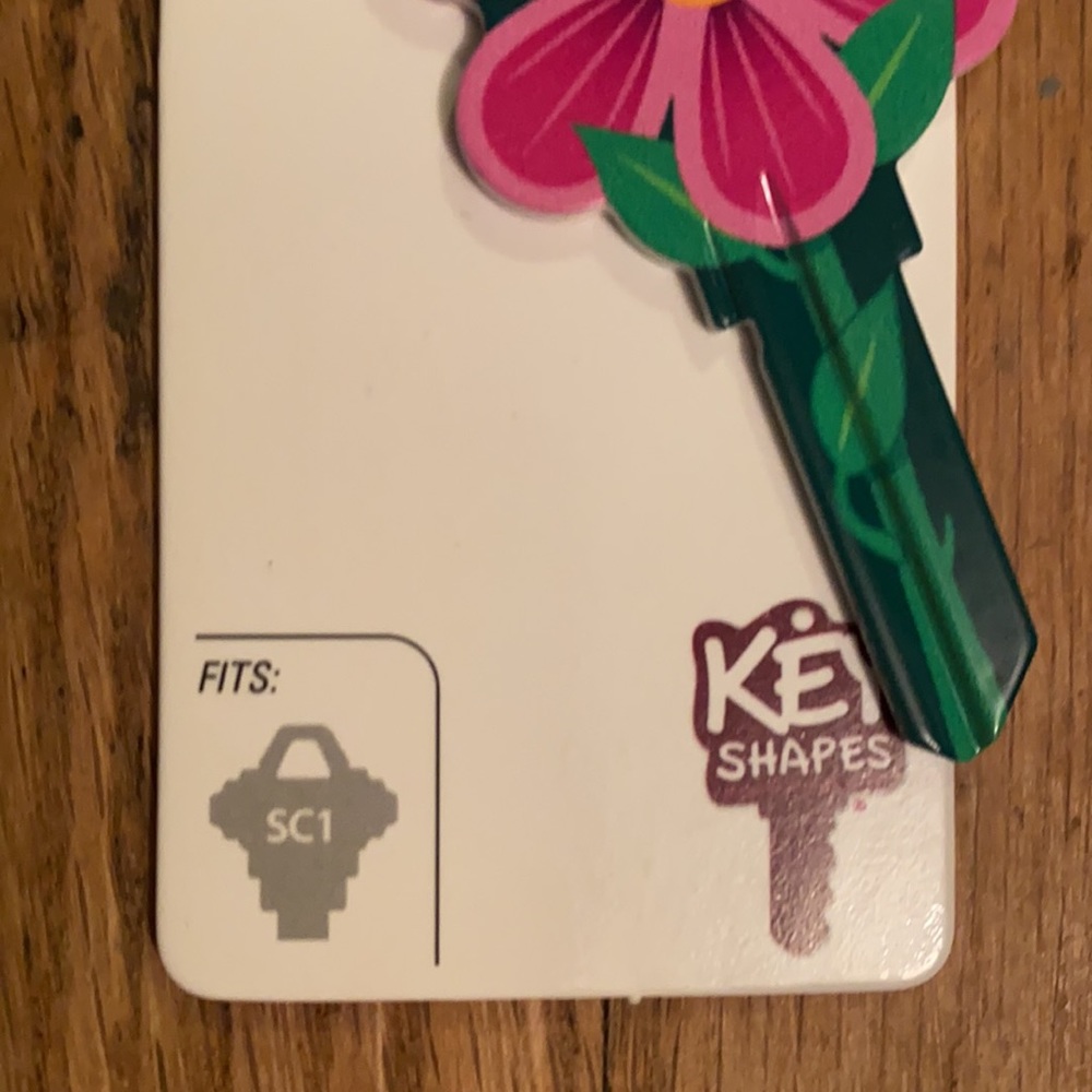 Customizable Key - Flower - Picture 4 of 5
